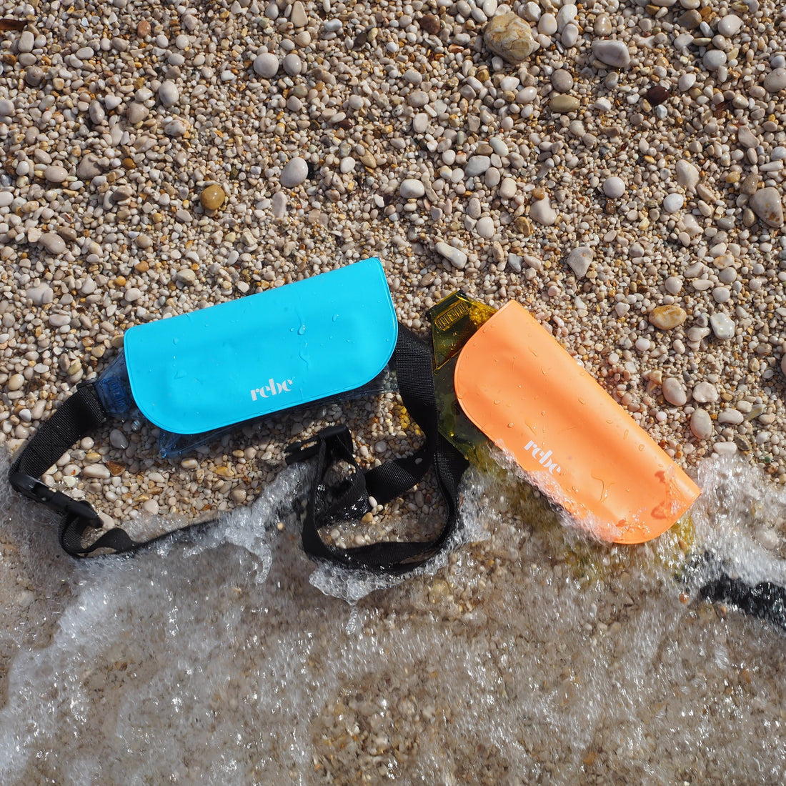 4 Tips for Using a Waterproof Phone Pouch Underwater